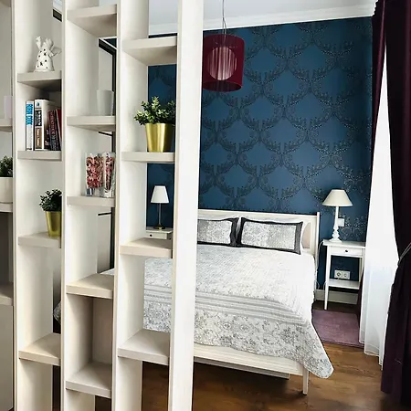 Street Apartment